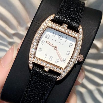 Klassikaline kell NAISTELE