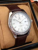 Pruun käevõru kaunistusega kell