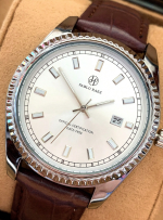 Pruun käevõru kaunistusega kell