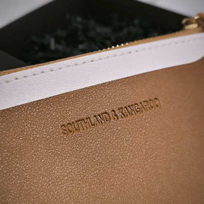 Klassikaline kaarditasku naistele