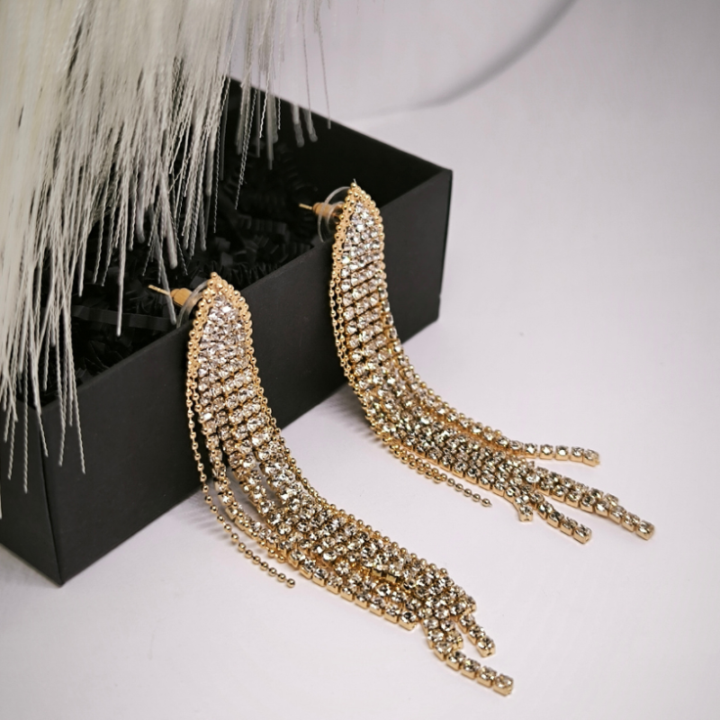 Pikad, üliluksuslikud kõrvarõngad naistele