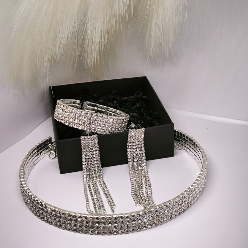 Luksuslikult lõhnav ehtekomplekt