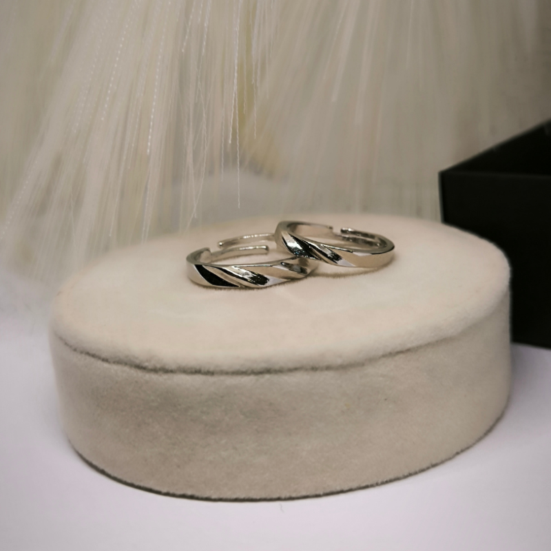 Sõrmuste komplekt paarile "Lihtsus"