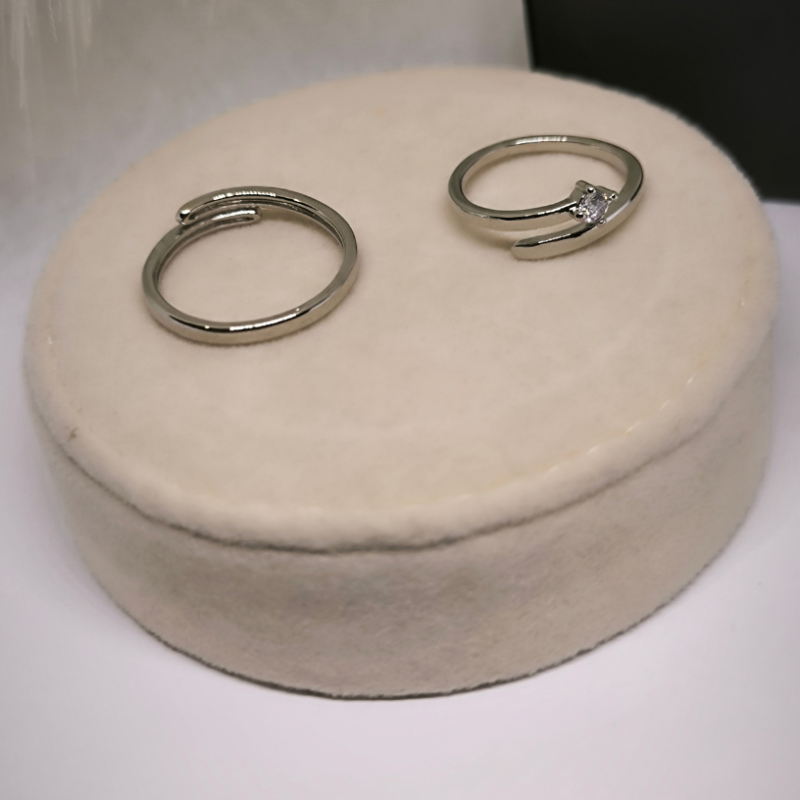 Paarile mõeldud sõrmuste komplekt "Liit"