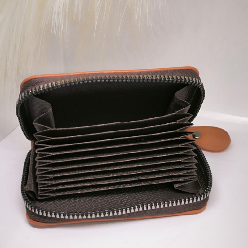 Pruun minimalistlik rahakott - kaarditasku