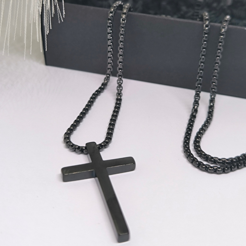 Must kaelakee "Rist"