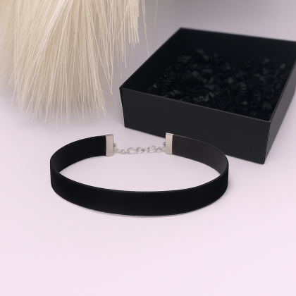 Must kaelakee (choker)