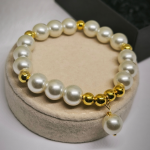 Klaashelmestest käevõru kuldsete aktsentidega „Pärlite elegants“