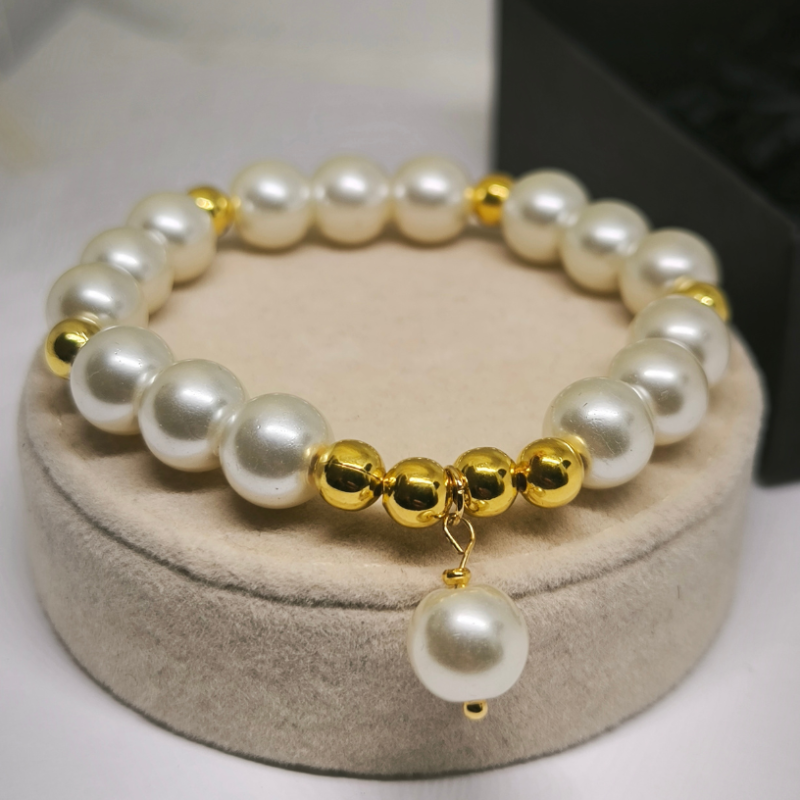 Klaashelmestest käevõru kuldsete aktsentidega „Pärlite elegants“