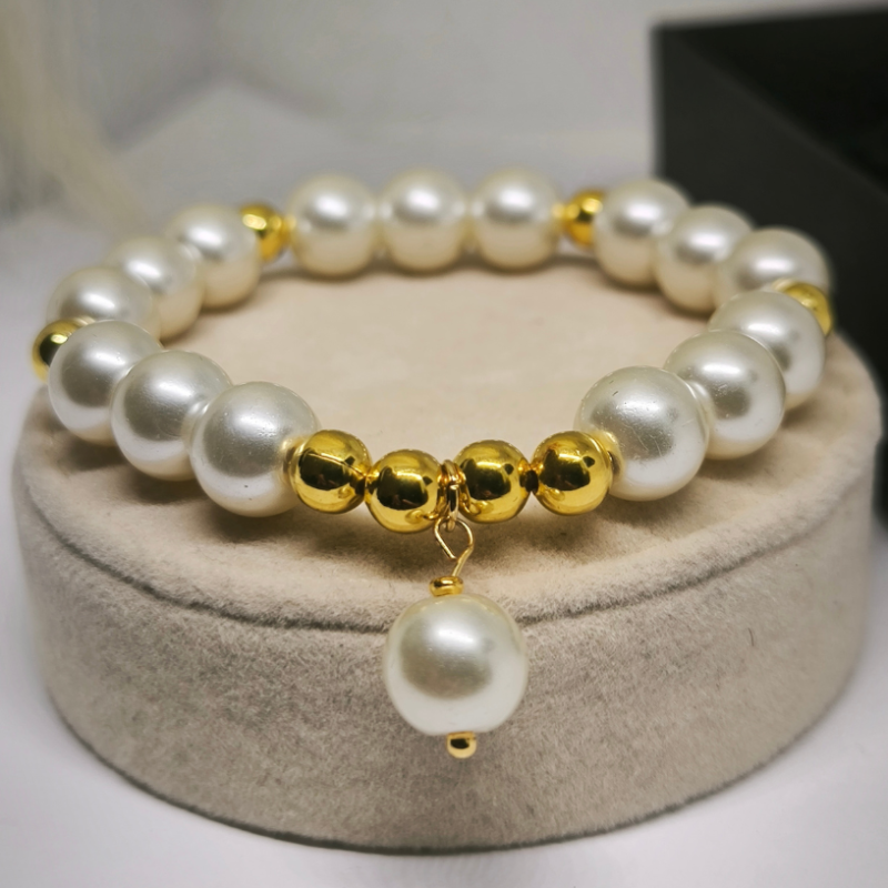 Klaashelmestest käevõru kuldsete aktsentidega „Pärlite elegants“