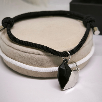 Komplekt magnetilisi käevõrusid paaridele „Ühendatud südamed“