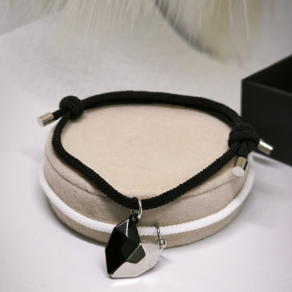 Komplekt magnetilisi käevõrusid paaridele „Ühendatud südamed“