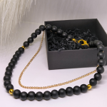 Käsitööna valminud kaelakee „Oonüksi elegants“