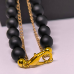 Käsitööna valminud kaelakee „Oonüksi elegants“