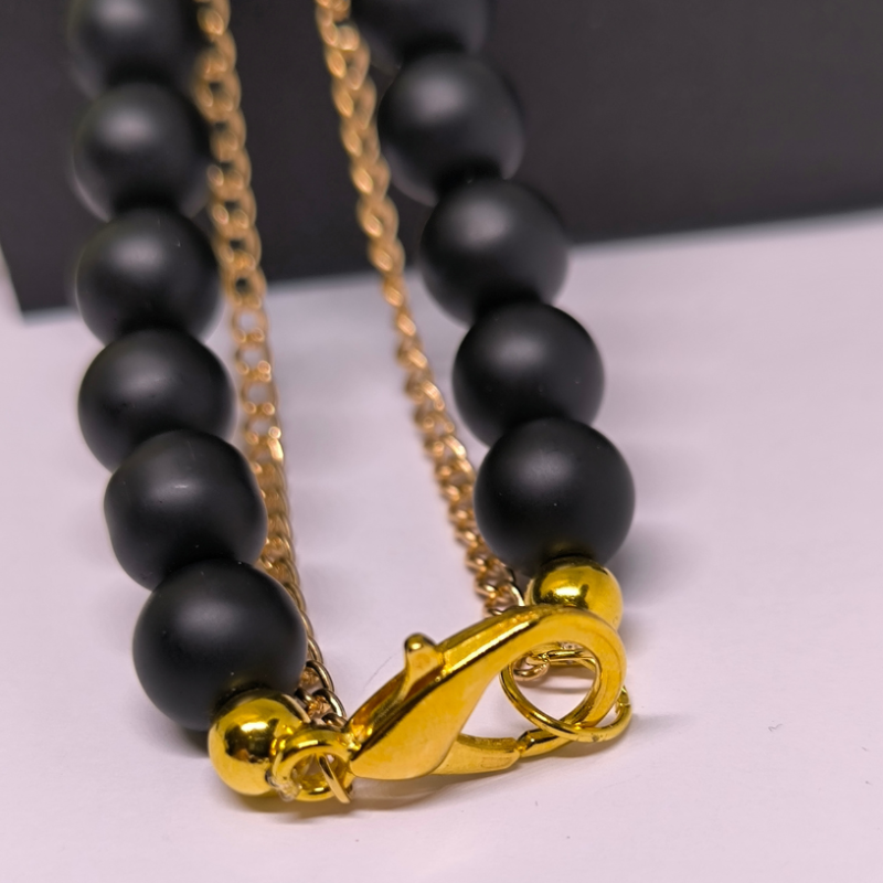 Käsitööna valminud kaelakee „Oonüksi elegants“