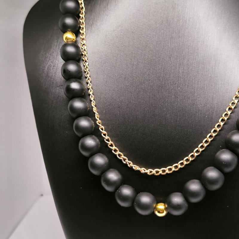 Käsitööna valminud kaelakee „Oonüksi elegants“