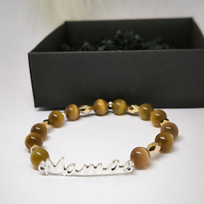 Käsitööna valminud käevõru „Mama“