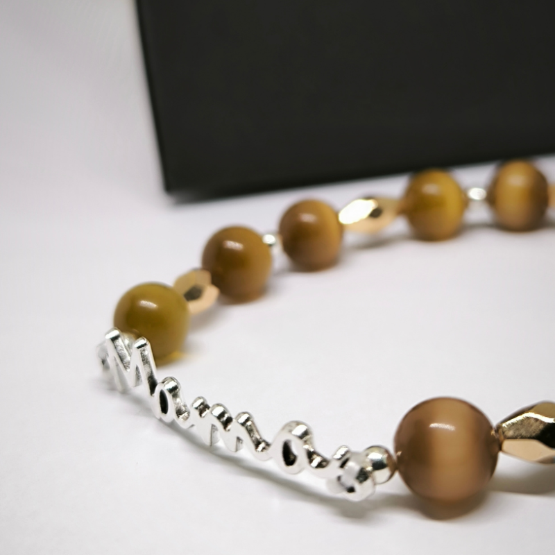 Käsitööna valminud käevõru „Mama“