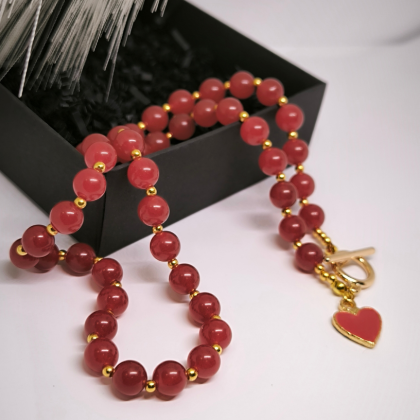 Käsitööna valminud kaelakee „Armastus“