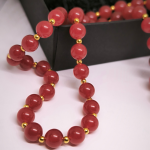 Käsitööna valminud kaelakee „Armastus“