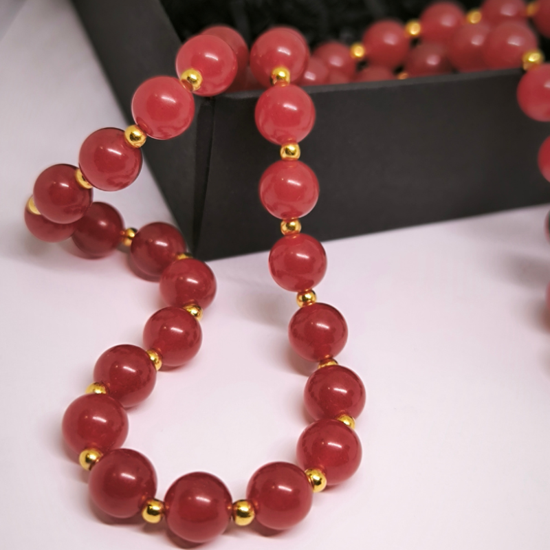 Käsitööna valminud kaelakee „Armastus“