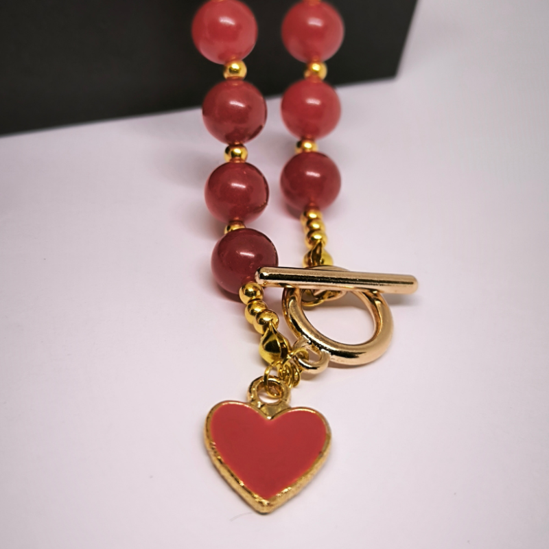 Käsitööna valminud kaelakee „Armastus“