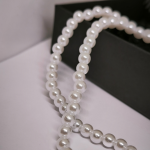 Prillikett ,,Valged pärlid"