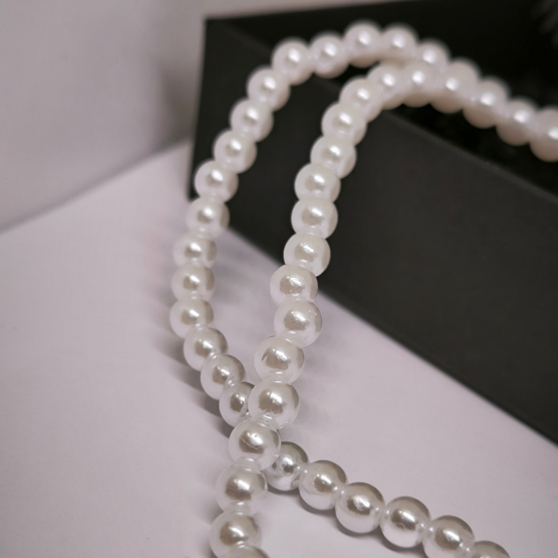 Prillikett ,,Valged pärlid"