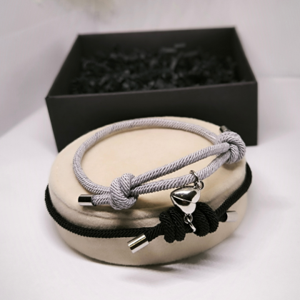 Magnetiliste käevõrude komplekt paaridele "Süda"