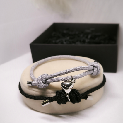 Magnetiliste käevõrude komplekt paaridele "Süda"