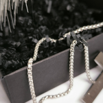 Klassikaline meeste roostevabast terasest rist