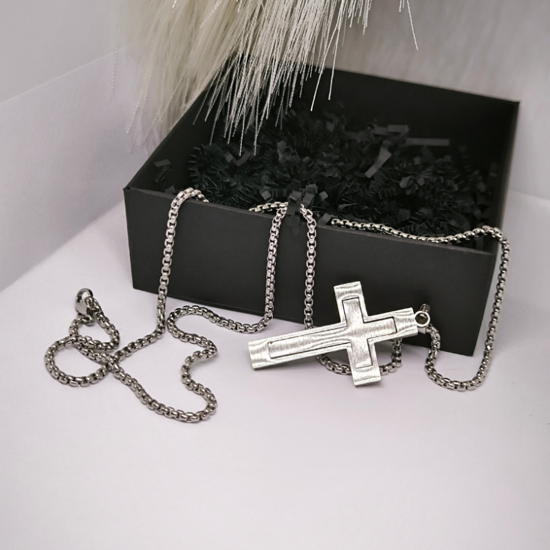 Klassikaline meeste roostevabast terasest rist