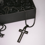 Meeste kaelakee „Pimeduse sümbol“