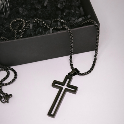 Meeste kaelakee „Pimeduse sümbol“