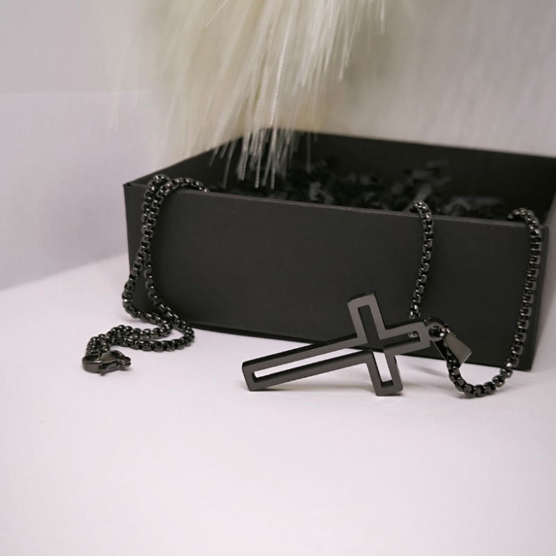 Meeste kaelakee „Pimeduse sümbol“