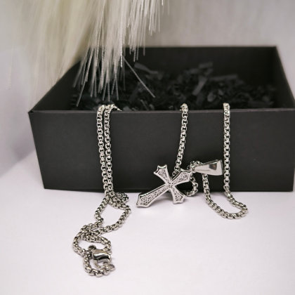 Ristimotiividega meeste kaelakee