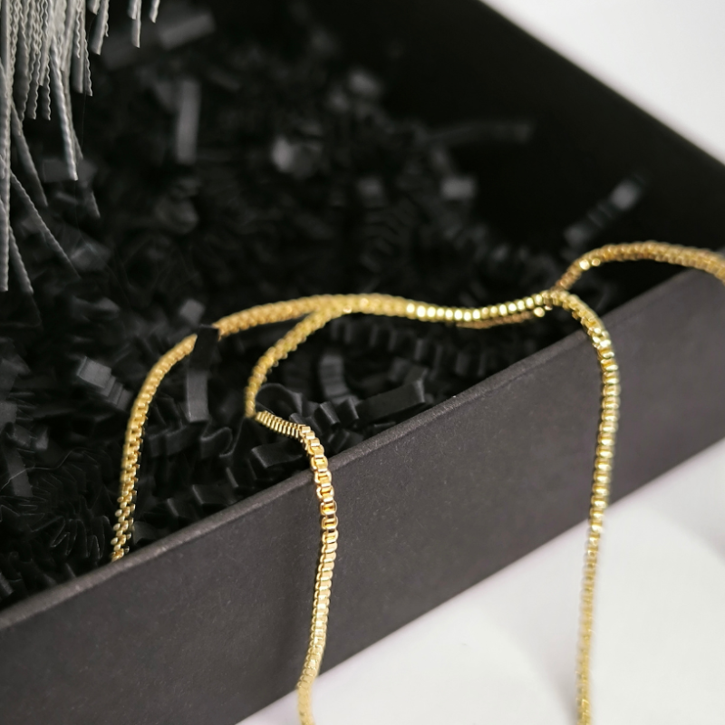 Kuldses toonis rist "Õrn elegants"