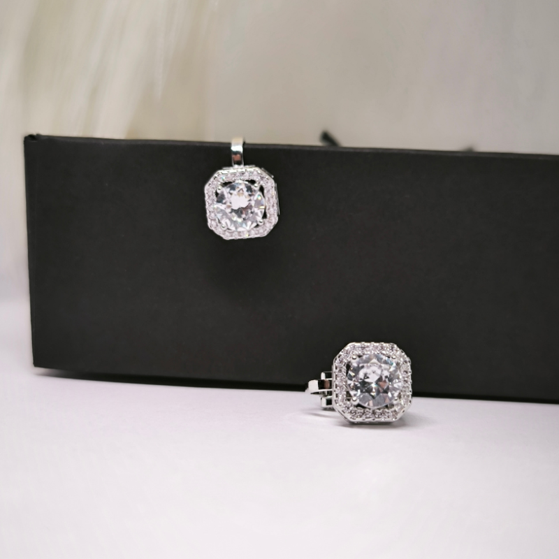 Klipskõrvarõngad „Kuninglik valgus“