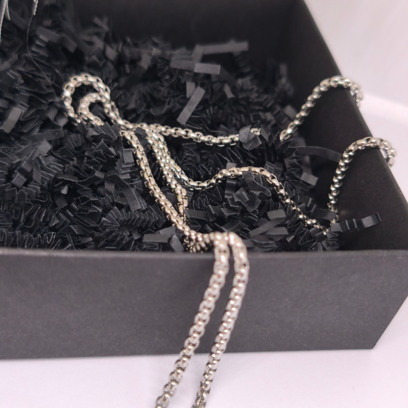 Kaelakee „Hõbedane ristike“