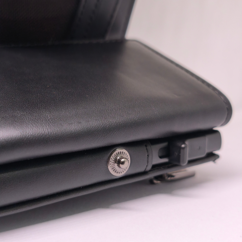 Kaarditasku „Black Pro“