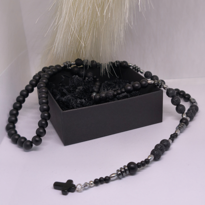 Kaelakee „Mustade kivide kaitse“