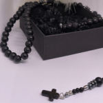 Kaelakee „Mustade kivide kaitse“