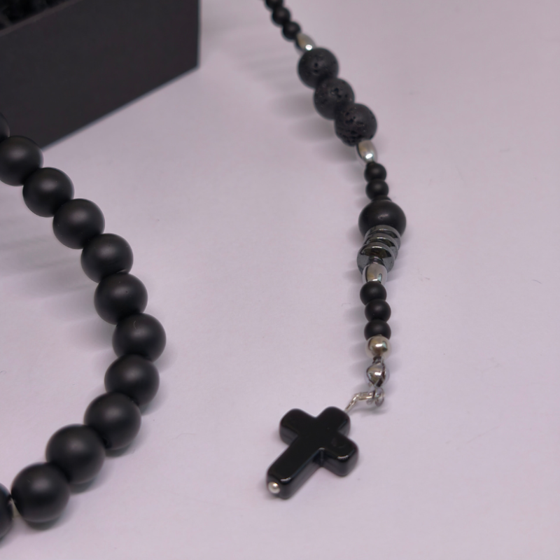 Kaelakee „Mustade kivide kaitse“