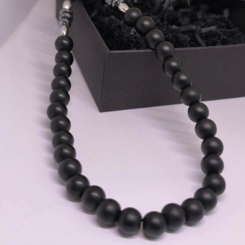 Kaelakee „Mustade kivide kaitse“