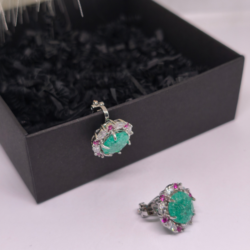 Klipskõrvarõngad „Smaragdimuinasjutt“