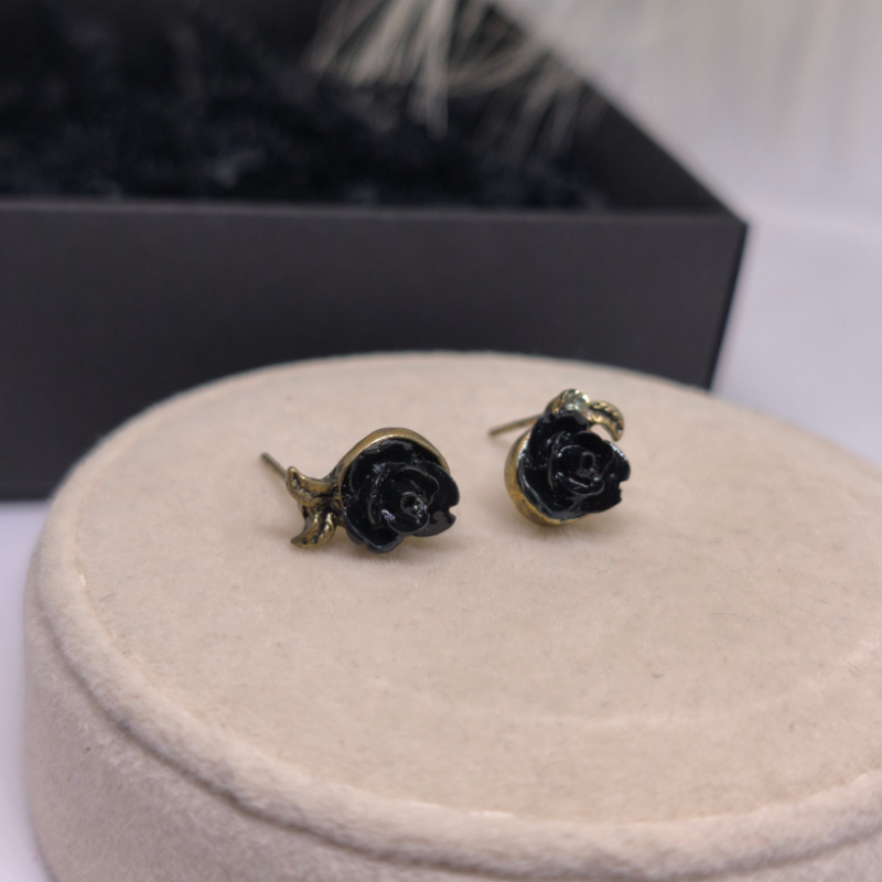 Kõrvarõngad „Must Roos“