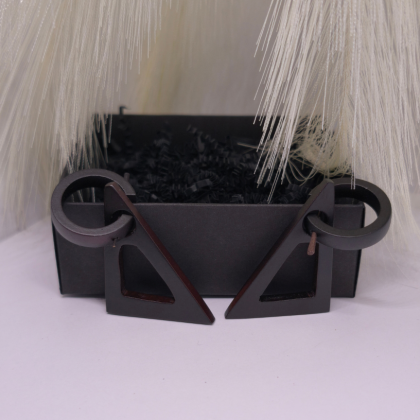 Tai stiilis kõrvarõngad „Kolmnurga saladus“