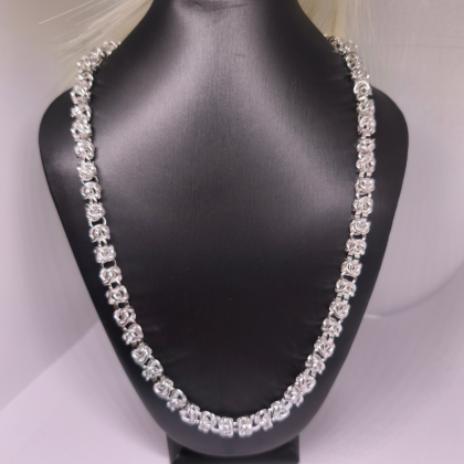 Kaelakee „Hõbesõlm“