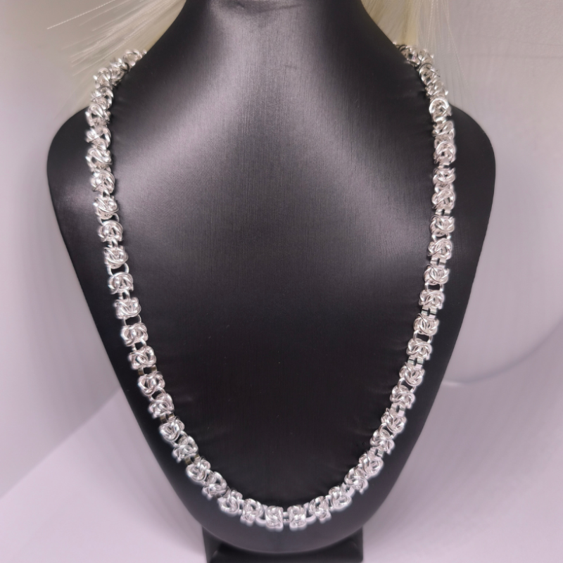 Kaelakee „Hõbesõlm“