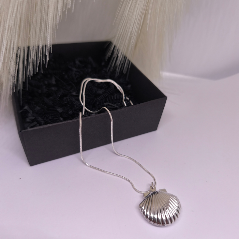 Medaljon "Mere saladus"